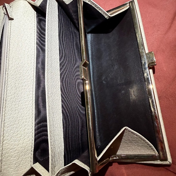 Gucci tan and brown Monogram Wallet - Picture 11 of 12